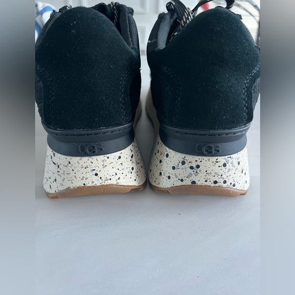 NWOT UGG Marin Lace Black Platform Sneakers size 9.5 - Picture 4 of 7